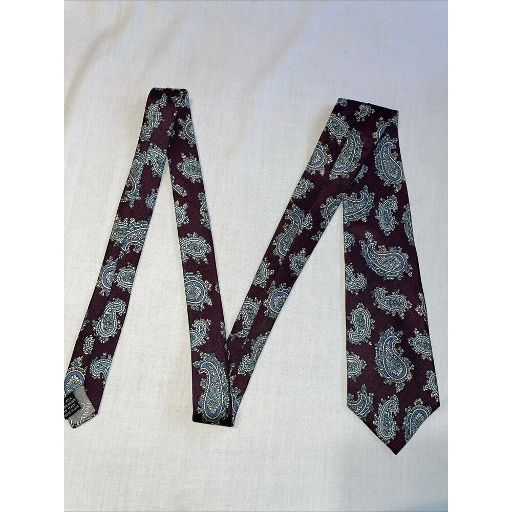 Christian Dior Men’s Dress Tie Size 55” Purple Paisley 100% Silk Business Formal
